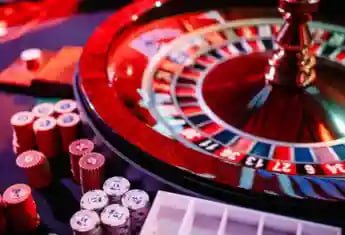 Live Casino ဂိမ်းများ — Baccarat, Roulette, Blackjack